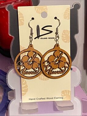 NWT Island Sense Handcrafted Wood Hawaii Hibiscus Earrings 🖤🤎